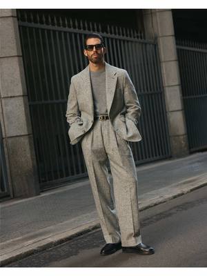 This relaxed fit Donegal suit by @Todd Snyder and this @Woolrich Black Label parka make an unbeatable combination.  #modahombre #outfitinspiration #menstyle #mensfashion       