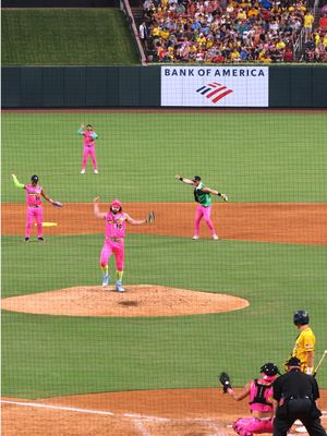 Umpire passed the vibe check 🤪 @brethelton10 @Andy @Dustin Baber @Reece @Sal Jacobo  #partyanimals #dance #viral #thanksgiving #trending 