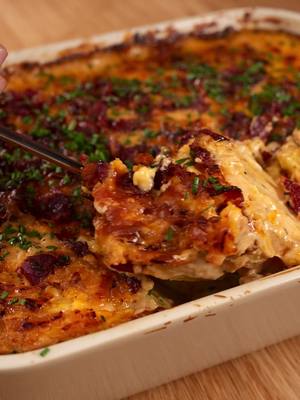 Perfect holiday side dish alert! These are my Creamy Smoked Gouda & Beef Bacon Potatoes seriously addictive, and you’re going to LOVE them. Recipe’s live on my Substack, make sure you subscribe so you don’t miss out! 🤎🤎