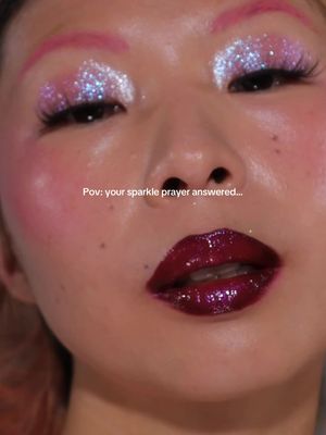 This jelly highlighter stick will quickly become my sparkle rotation…because what sorcery is this? @Joocyee Official jelly highlighter stick - iridized voilet* *pr, w no obligation #glittermakeup #sparkly 