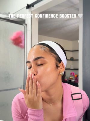 Needed that extra confidence boost 🙈🫶🏻🩷🏋🏻‍♀️ Anyone else gets anxious to go to the gym, or am I alone & how do we fight it?😭 #dovett 