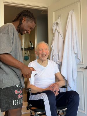To everyone watching this, I pray that we make it a priority to promote love and be kind to one another 😊🙏🏾😍🥰