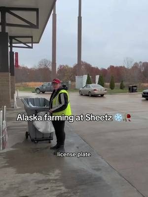 Roadtripping from Chicago to NJ. 🚐Had to ask this nice folk at #sheetz if she liked my #Alaska license plate 😎 #northernlights #wholesome #gasstation 