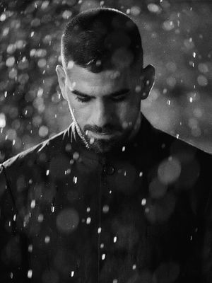 Publicidad. Ser impermeable es saber quién eres. Vestir de @Adolfo Domínguez es recordar que detrás de cada prenda hay una familia enorme y auténtica. Así vivimos este rodaje. Being impermeable is knowing who you are. Wearing Adolfo Domínguez is a reminder that behind every garment there’s a big and authentic family. This is how we lived this shoot.
