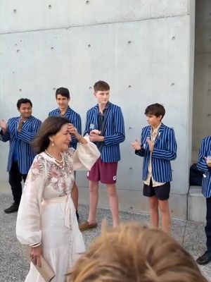 After 29 years of service, this woman heads off into retirement with this beautiful surprise ovation from students and faculty!