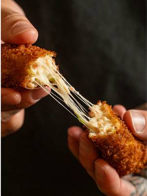 these viral crab rangoon mozzarella sticks might be even better than the original recipe and measurements: https://feedthepudge.com/crab-rangoon-mozzarella-sticks/