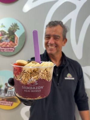 As a native Brazilian, he's a true açaí expert 😎💜 Cristiano shows us exactly how he builds his ideal SAMBAZON bowl: simple, fresh, and packed with Amazon superfood power. #SAMBAZONAçaíBowls #NYC #Brazilian #NewYork