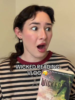 I’m not strong enough for this #wickedmovie #wickedforgood #readingvlog #BookTok 