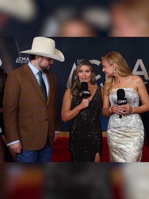 Looks like @Kelly could be adding “wedding officiant” to her resume! 👀 😂 #CMAAwards @Walker Montgomery @Tigirlily Gold 