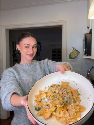 the most PERFECT, creamiest fall pasta 🧡 #fallrecipe #vegetarianrecipe #pasta #butternutsquash #easydinner 