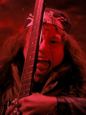 Existem poucas coisas mais HEAVY METAL do que o Eddie Munson a tocar ‘Master of Puppets’ no Upside Down. #StrangerThings #netflix #netflixpt #fyp