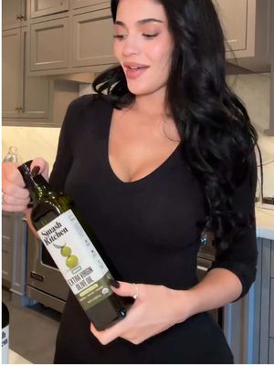 We’re also obsessed @Kylie Jenner  #oliveoil#smashkitchen#evoo 