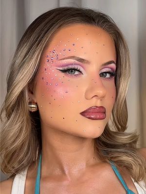 @Zara Larsson @sophia sinot bringing back FUUN makeup !! 🌺☀️ #zaralarsson #makeup 