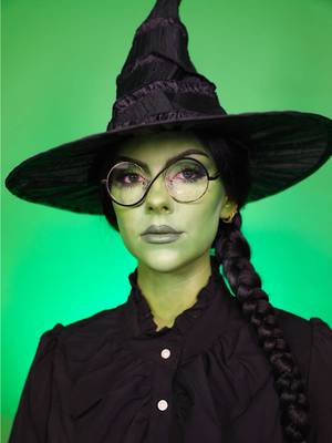 Replying to @Zen💫 ELPHABA 💚 #wicked #wickedforgood #elphaba #transitions 