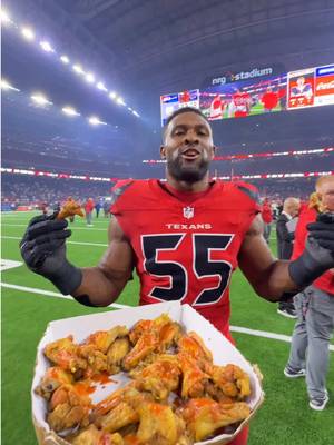 we love a good buffa𝐋o wing 😉🍗 #houstontexans #nfl #gameday #wings 
