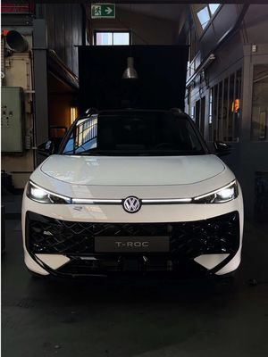 Turn every drive into a powerful statement. Our all new T-Roc turns heads with its bold front and rear design - representing pure confidence. 📷 @josh_strauss for #vwcollective  #Volkswagen #TRoc #NewCar #reveal  _ T-Roc R-Line – Combined fuel consumption 6.0-5.6 l/100 km; combined CO2 emissions 136-128 g/km; CO2 class: E-D.