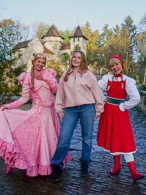 Tussen alle prinsessen is @Julia Sophie coster onze Queen! 👑💃🏼 #efteling #lushlife #julia #zaralarsson #fyp @Zara Larsson 