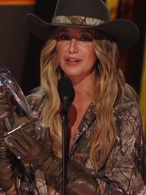 Grateful to accept the #CMAaward for Entertainer of the Year. I am in awe of every artist in this category and am so honored to play country music alongside them ❤️