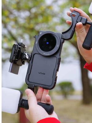Watch me transform my phone into a Hollywood setup in 30s!  #neewer #vivox200ultra #phonecage #phonephotography #videokit 