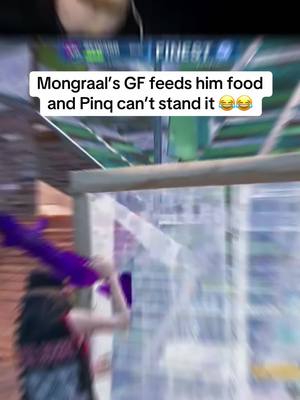 Mongraal’s Girlfriend feeds him food and Pinq can’t stand it… 😂😂
