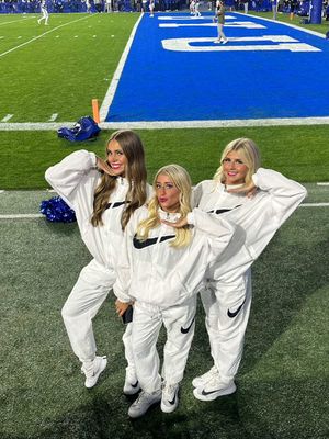 already missing this 💙💙@byucougarettes @claragarner #utah #trendingsound #byu #byufootball #collegegameday #collegedanceteam #cougarettes #gocougars #cougs #provo #cosmo 