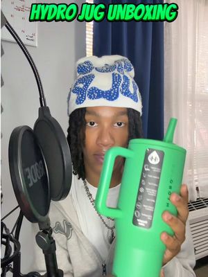 Stop drinking out of plastic and get you a hydro jug #fyp #hydrojug #hydroflask #unboxing #unboxingvideo 