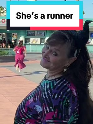 Replying to @minimoo1418_ I can’t stop laughing 😜😹 #disneyparks #disneyworld #momhack #momhacks #funnymoms 