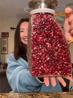 Pomegranate refill!! #pomegranates #pomegranateseason #pomegranategirl #fallfruit #favoritefruit 