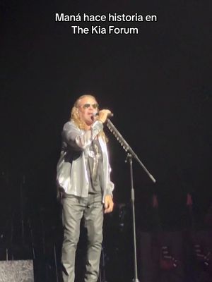 Tonight, Maná officially broke the record for the most arena shows in Los Angeles! Esta noche, Maná oficialmente rompió el récord de más conciertos en arenas en Los Ángeles.