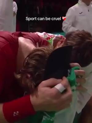 Flavio Cobolli consoles Zizou Bergs after losing the sixth longest tie break Davis Cup history 🥺 #daviscup #tennis #italy #belgium 
