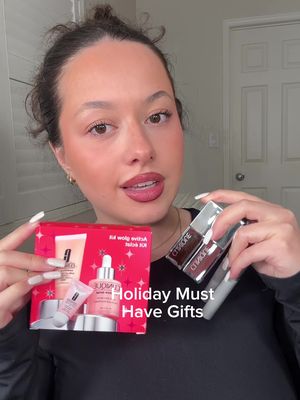 You could never go wrong with an iconic gift from @Clinique ✨ #holidaygiftguides #holidaygifts #cliniquepartner #lipcombo #skincare 