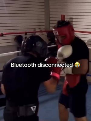 And they say cross guard don’t work 😂 (via carlosmt.boxe/IG) #sparring #boxer #boxing 