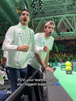 @Flavio Cobolli was feeling the love from his team 💙🇮🇹 @Mat Berrettini #daviscup #tennis #italy #teammates 