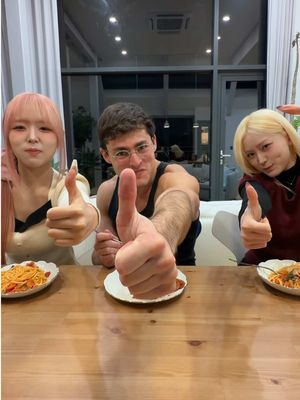 Cooking For “Strangers” in Korea 🇰🇷 @위나 