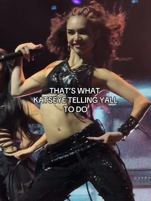 if it wasn’t clear what katseye internet girl was about still ☺️ @KATSEYE #katseye #katseyeconcert #eyekon #katseye_internergirl #katseyetoronto 