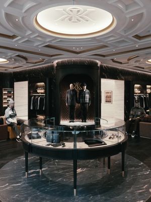 Kith London. 314 Regent Street. Our first flagship in the United Kingdom spans two floors, featuring Kith’s men’s, women’s, and kids’ lines, along with a curated assortment of multi-brand, footwear and accessories. The space also includes a Kith Treats cereal and ice cream bar.  This space also features a state-of-the-art speaker system in partnership with McIntosh, which can be seen on the first floor, where we house our multibrand and footwear offerings and serves as one of the most advanced sound systems of any of our flagships.  The grand opening will coincide with Ronnie Fieg’s first independent restaurant venture — Ronnie’s, rooted in the spirit of classic New York City-style dining. Kith London opens this Friday, November 28th at 11AM.