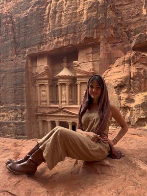So now I want to see all the other wonders of the world ! #travel #petra #jordan #worldwonders #fyp 