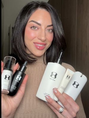 I did the Girl Math so you don’t have to! And this is the most cost-efficient way to shop @One Skin Black Friday sale. If you’ve been thinking of trying it, this is the best value you’ll get all year to stock up! Save this so you can reference the breakdown before you check out. 🛍️ BFCM Savings 20% off $150 25% off $200 30% off $300 (Also stacks with bundles AND subscriptions!!!) Running November 24-December 1! . . #oneskinpartner #skinhealth #girlmath