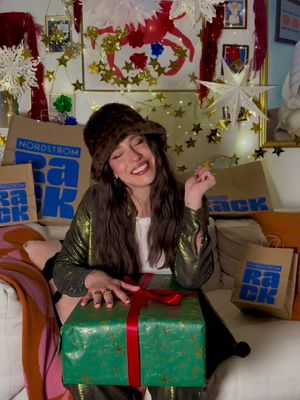 I’ll be using the R.A.C.K Method all holiday season!! Starting with the perfect winter coat for my sister Laura #RACKmethod @Nordstrom Rack 