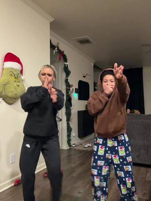 Wait, can we bring back old dances ? #theosburnfamily #dancechallenge #momson #duo #dance 