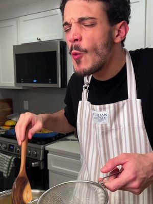 Homemade Chicken Broth 🐓🍜 Winter is coming, here’s a reminder on how easy is to make homemade broth. ☠️Not all the premade broths have harmful chemicals in them, get the habit of READING LABELS and question every ingredient you don’t know.  Soon you’ll start recognizing them (the harmful ones) and you’ll be able to respect a little more your and your family’s health.  👨‍🍳 Feel free to change the recipe. Don’t add tomatoes or add more then I did. Add zucchini or large leafs veggies for a deeper flavor. Respect your taste e be creative using just fresh ingredients, that’s what Mediterranean diet is all about.