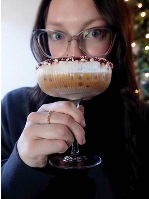 Romanticizing my morning coffee with a little holly jolly razzle dazzle 😝🎄 #NespressoPartner #SatisfyingASMR #ChristmasASMR #ASMRSounds #ASMRVideo 