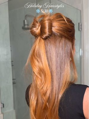 Nothing more festive than a bow 🎀 #holidayhair 