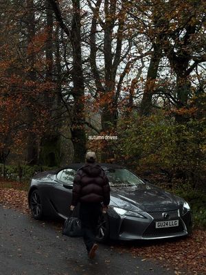 Top down. Coat on. Coffee in hand. Name a better autumn drives set up #lexus #lexuslc500 