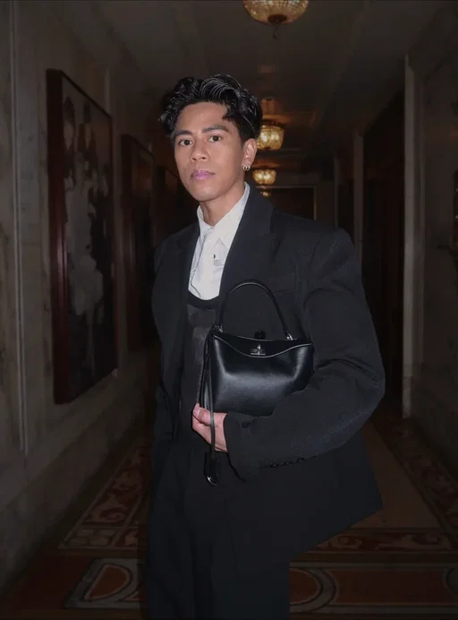 dinner at The Plaza with @mindgamesfragrance @theplazahotel  @thefrankieshop blazer, @balenciaga mini rodeo bag via @rebagofficial, @zaraman shirt, vest, & trousers, @brunomagliofficial loafers