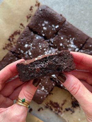 DAY 3 of cooking from my book !! 💌🤠🌟 SWEET TREATS: Healthy-ish Fudgy Brownies SO. GOOD. Find the full recipe on page 174 of my cookbook, Healthy-ish. Currently 50% off (just £10!) this week on TikTok shop ✨ #FoodTok #healthyish 