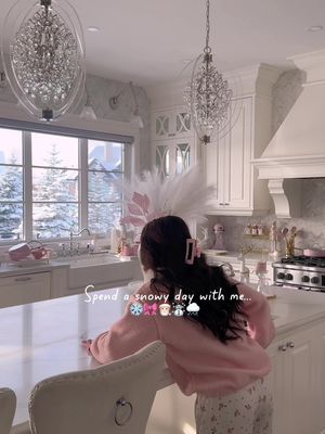 Snow falling, pink coffee brewing, home feeling extra magical… 🌨️🎀☃️Come spend the whole day with me! cooking, cleaning, decorating and maybe a little surprise just for you.🎅🏻🎀❄️ #fyp #slmissglam