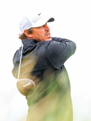 When the fans are yelling for it to go in from 300 yds out >  #brookskoepka #albatross 