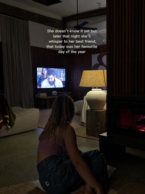 Best day with my best friends 🥰 beautiful villa in the Byron Bay hinterland, pizza, fireplace, star gazing, dancing in the kitchen, golden sunset, red wine, giggles 🤭🩵