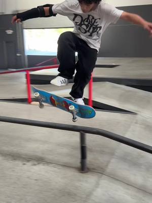 slight comeback?!                                                                     #foryoupage #fyp #skateboarder #esdeekid #timothychalamet 